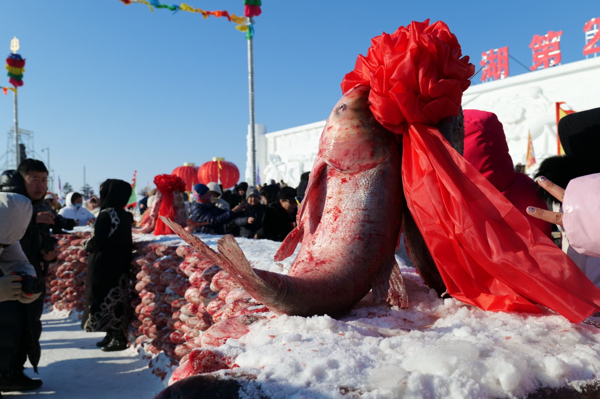 品查干鱼香赏冰雕雪塑查干湖冰雪渔猎文化旅游节启幕