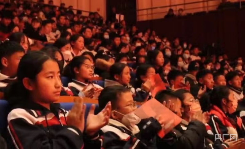 青海果洛西宁民族中学成立青少年管乐团