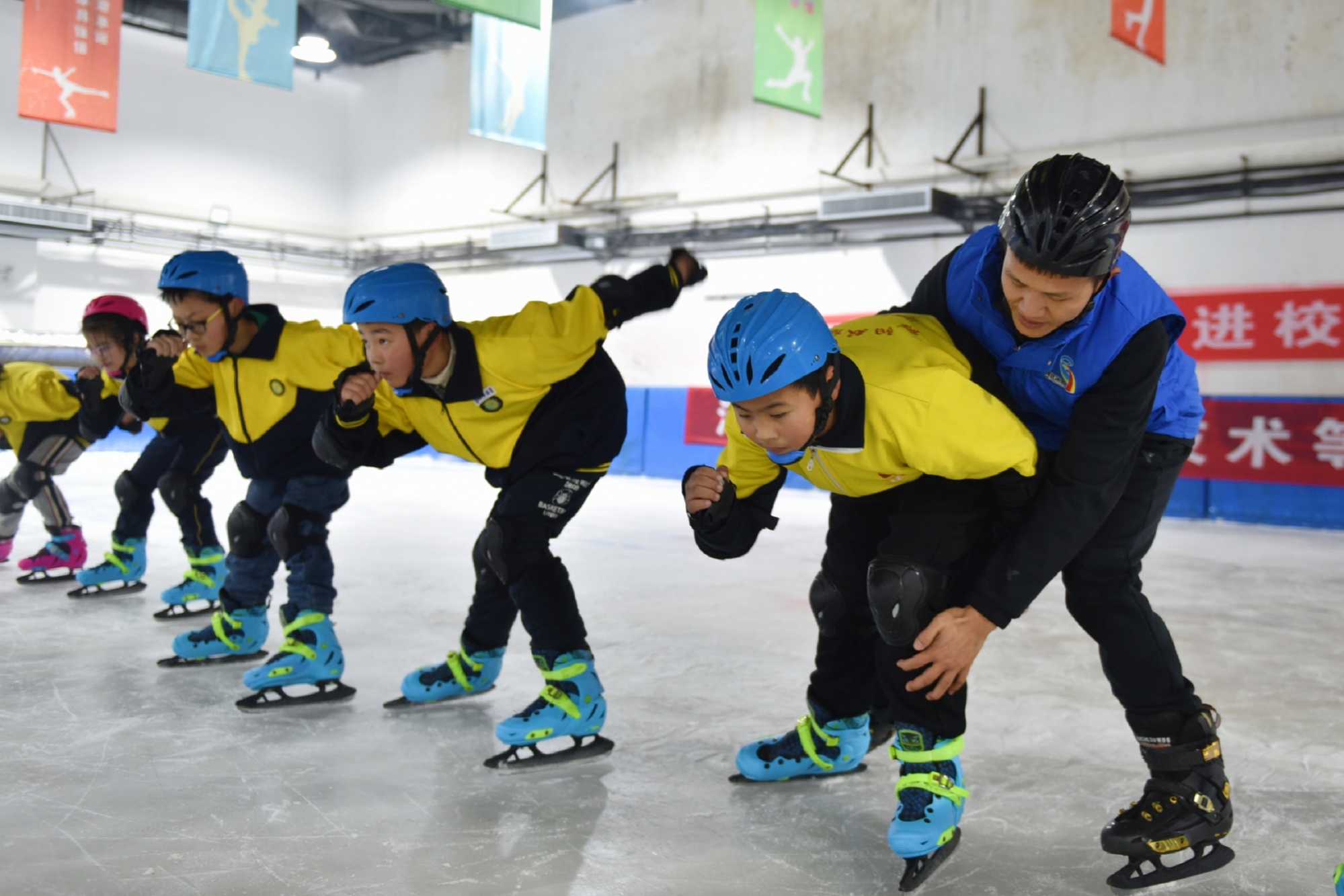 BB电子官方网站畅享冰雪快乐 河北景县掀起大众冰雪运动新热潮(图1)