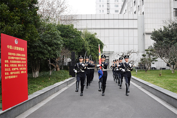 江苏省公安厅举行升警旗仪式