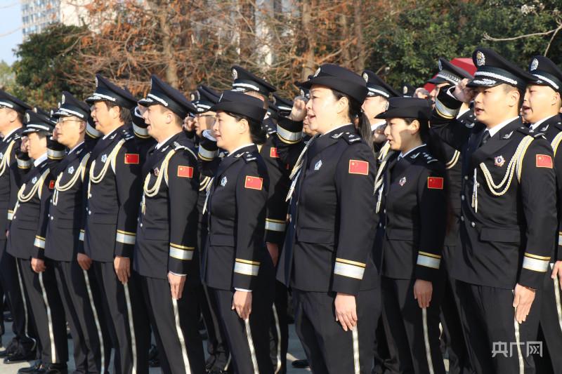 江西举办中国人民警察节升警旗仪式