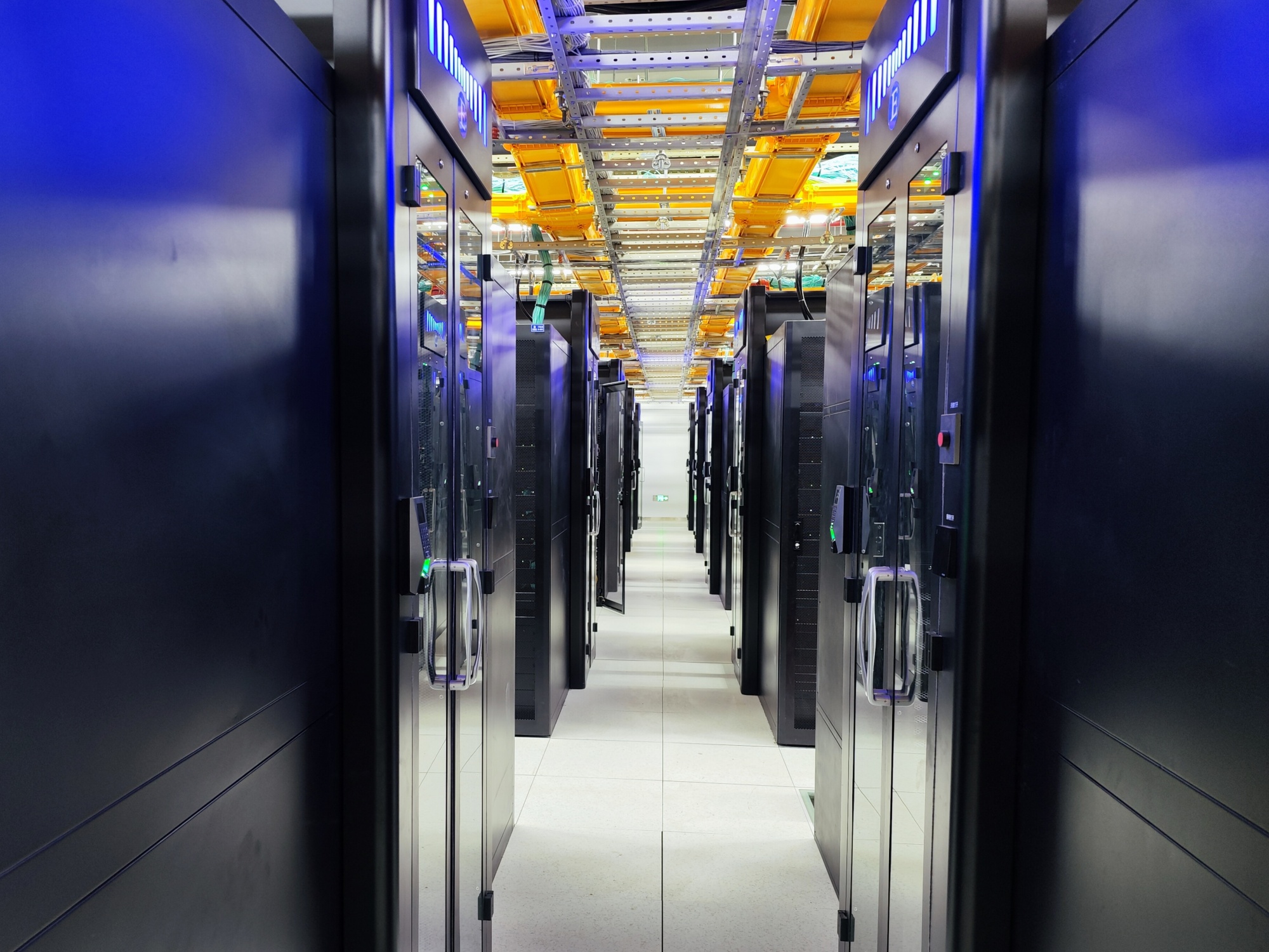 开年看一线丨算力订单激增 华中规模最大智算中心迎来"开门红"