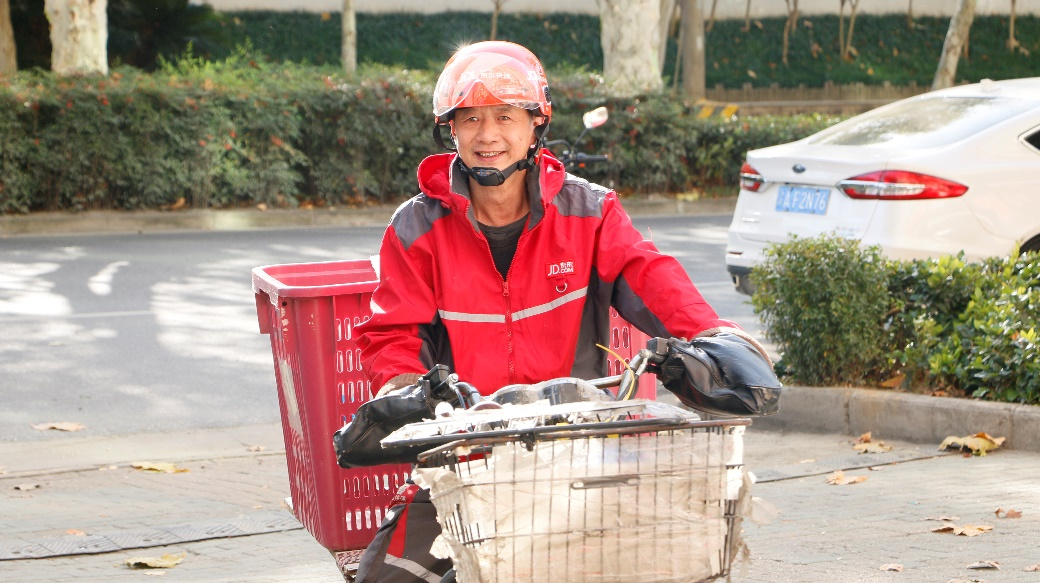 恒耀首页养老金近6千，京东物流一小哥退休后说“满足了，不再找工作”(图3)