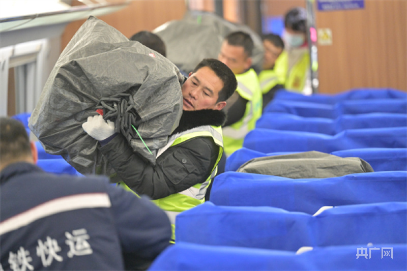 郑州至重庆间高铁确认列车快件批量运输试点工作启动
