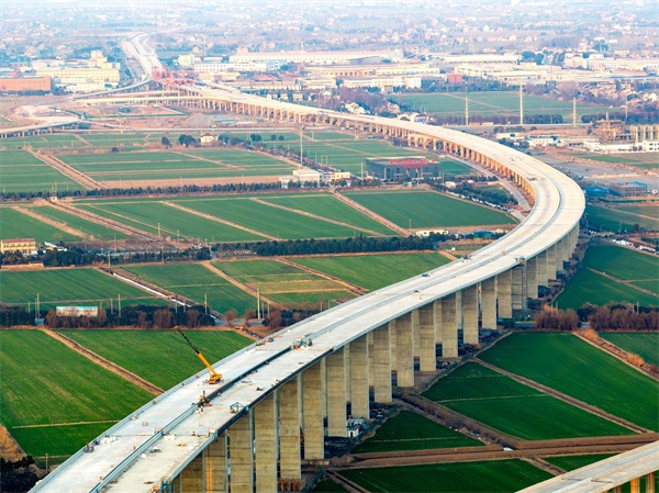 常泰长江大桥北接线工程全线贯通