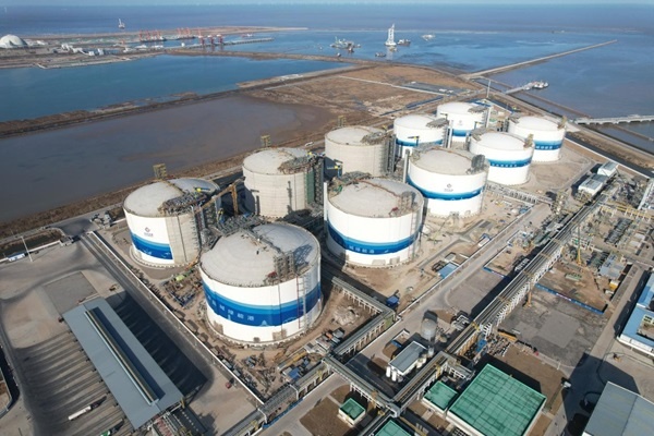 6座LNG储罐完成水压试验