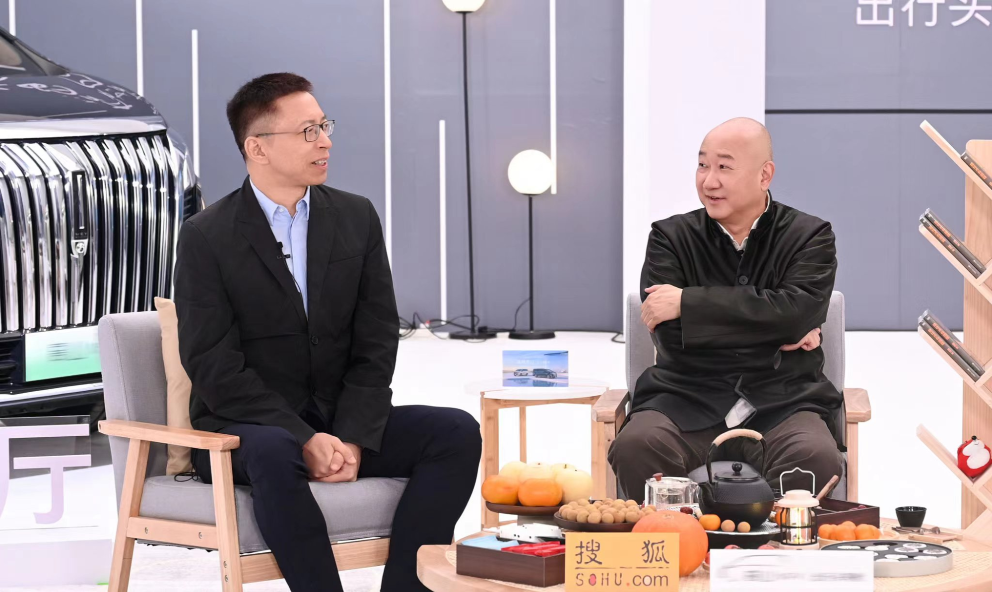 张朝阳、冯仑跨界对谈:创业不要随大流,专注、技术、持久的人更容易成功_央广网