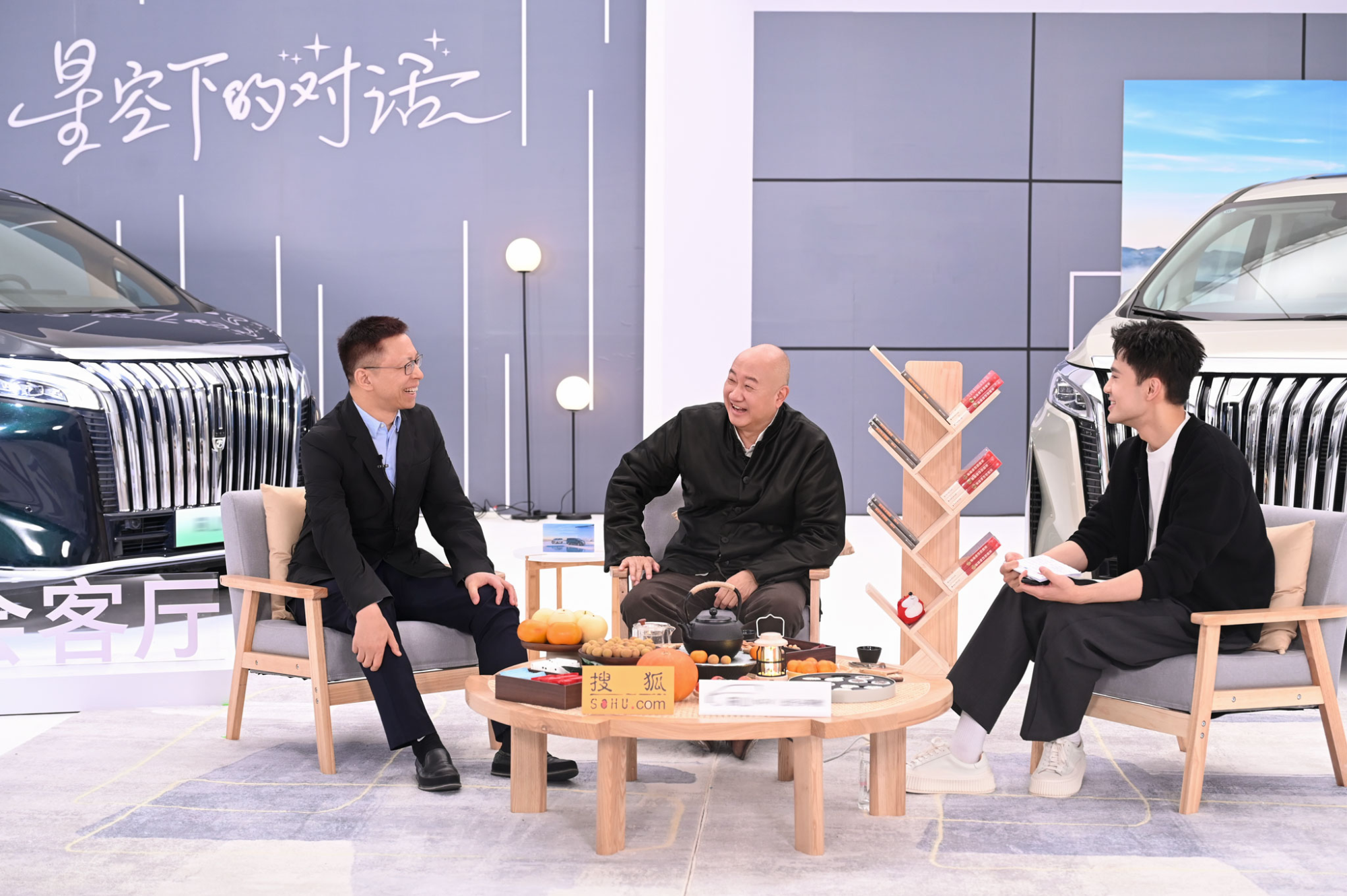 张朝阳、冯仑跨界对谈:创业不要随大流,专注、技术、持久的人更容易成功_央广网
