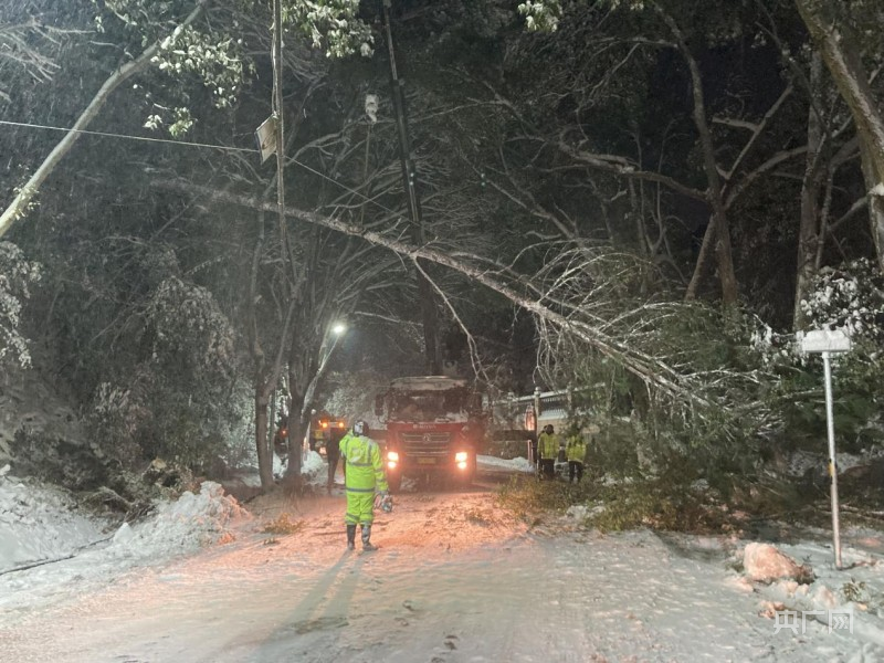 湖南湘潭市浴雪奮戰顯擔當