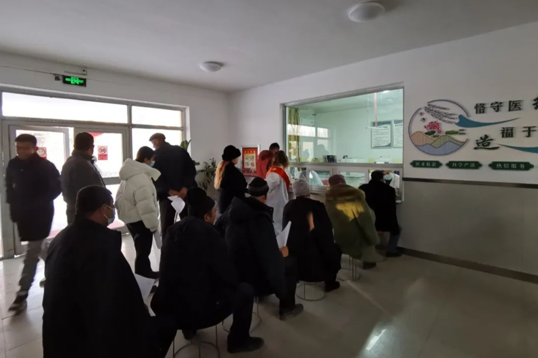 泽普县各级卫生医疗机构有序推进全民免费健康体检工作  (马季  摄)
