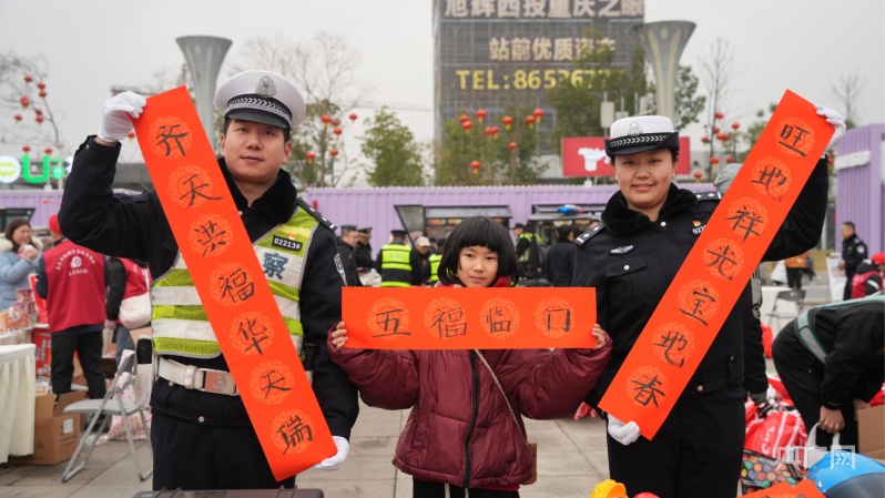 重庆交巡警全面启动春运交通安保模式