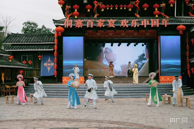 2024年全国春节“村晚”唱响广西山乡