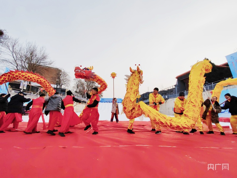 乐鱼体育官网热“雪”沸腾 北京冬奥社区杯冰雪趣味运动会嗨翻天(图1)