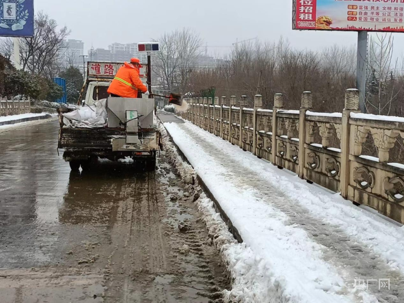 安徽变更暴雪蓝色预警  近百高速口依然封闭