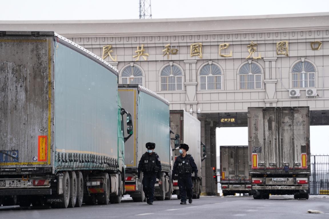 巴克图口岸一月份出口商品车创历史新高