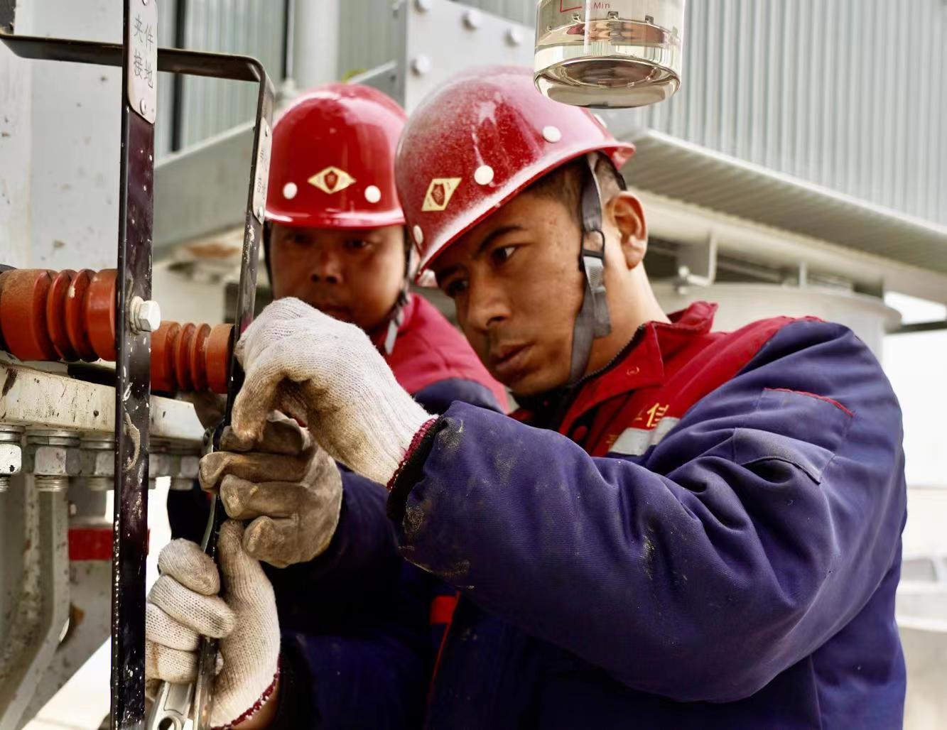 鄂托克前旗春节不停工以奋进姿态坚守岗位迎新春