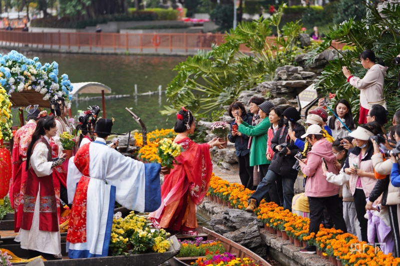 果博入口新春走基层丨百年水上花市再现广州荔湾湖(图2)