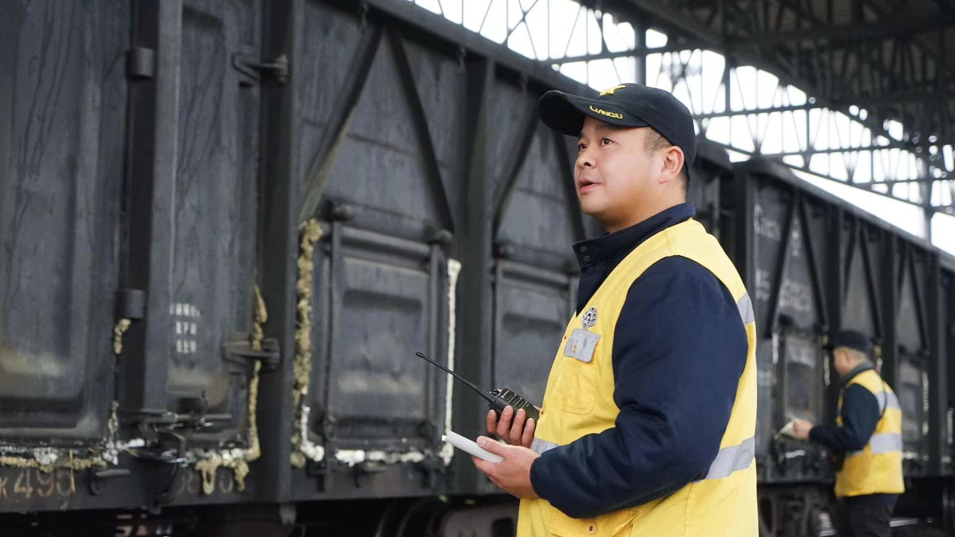 重庆：春运里的铁路货运“守护者”