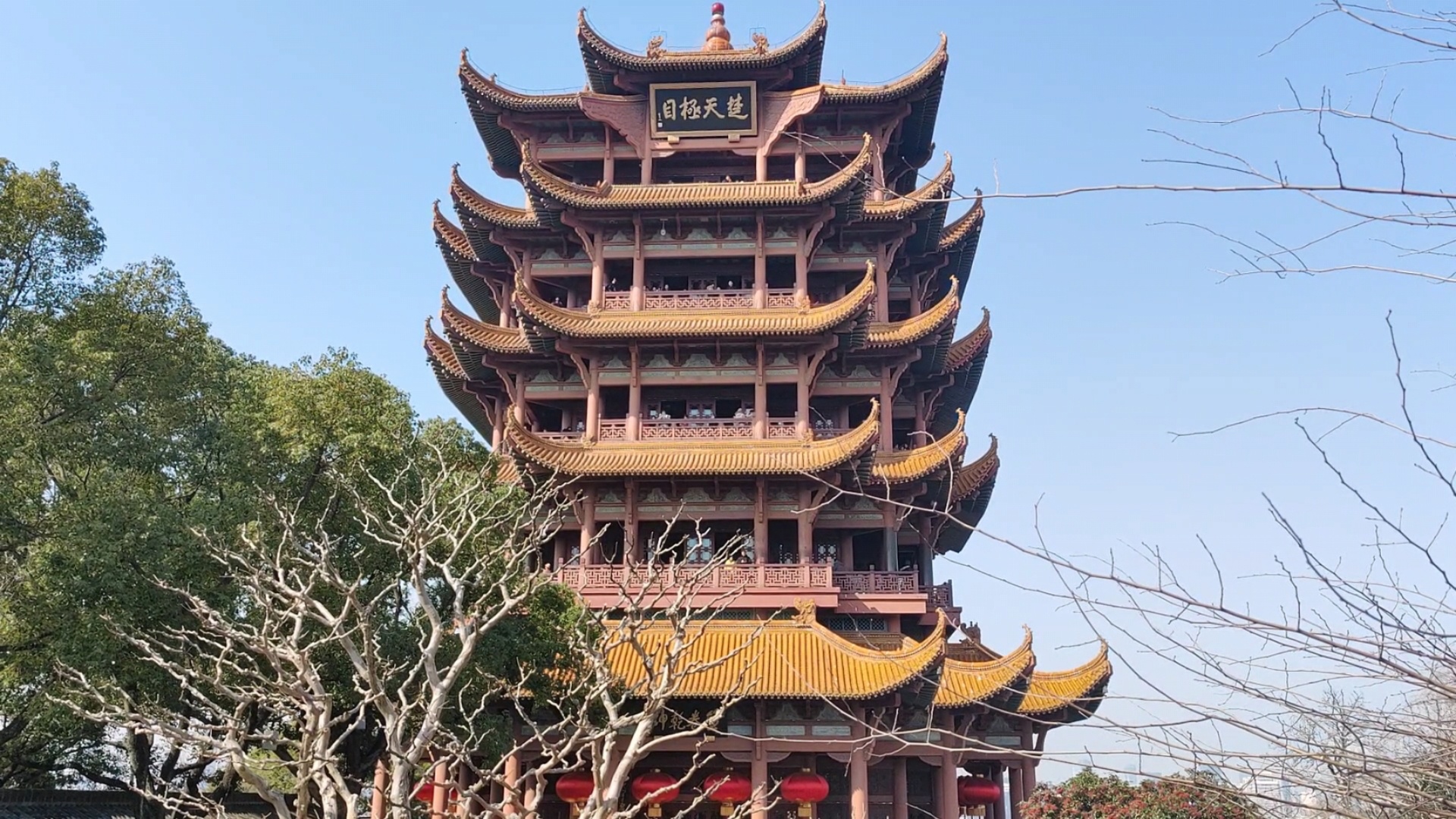 黄鹤楼游客如潮  春节假期前四天累计接待游客近16.5万人次