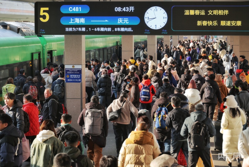 铁路上海站迎来今年春运返程客流最高峰