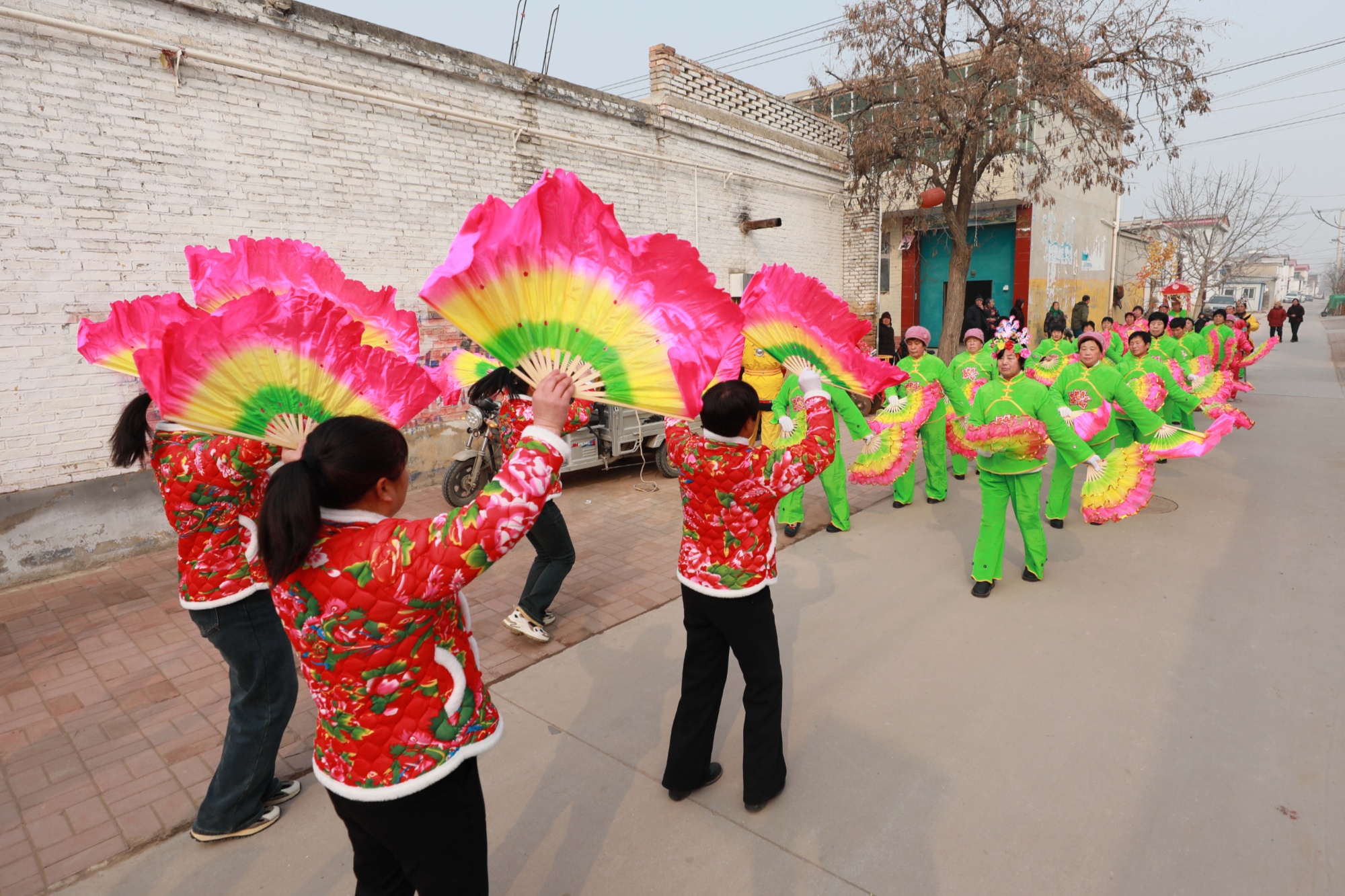 河北任泽扭起秧歌过大年