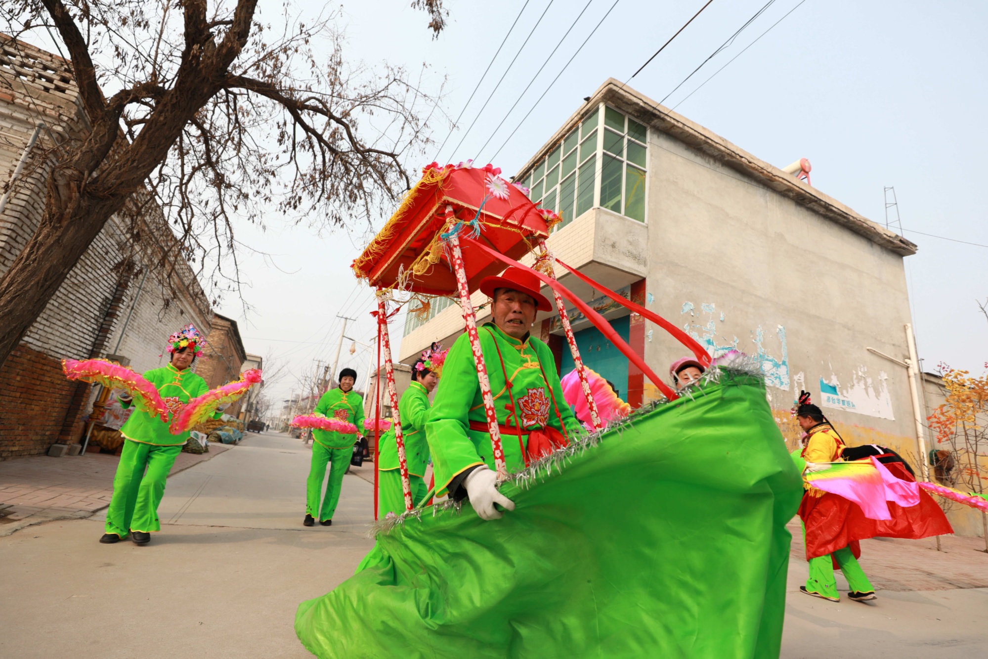 河北任泽扭起秧歌过大年