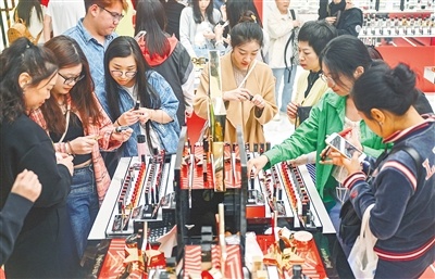 春节期间海南12家离岛免税店总销售额达31.61亿元