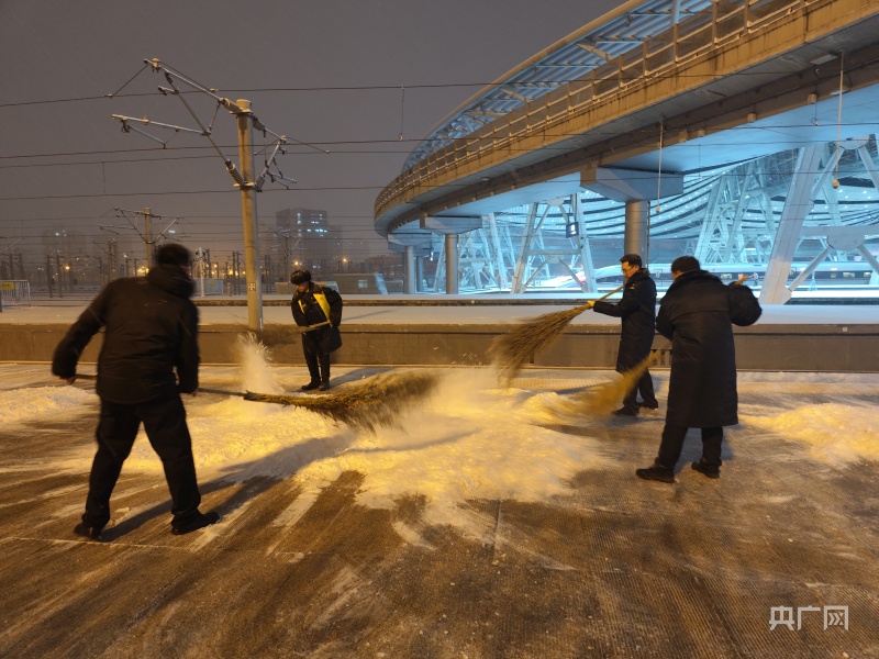 图集｜降雪将影响明日早高峰出行 北京环卫正对重点区域降雪“随下随清”万金体育下载app(图3)