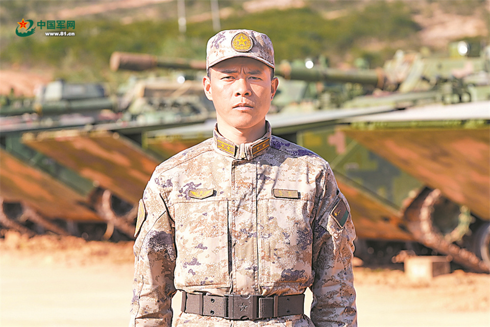 全国人大代表第73集团军某旅营长陈松转型突击铸铁拳