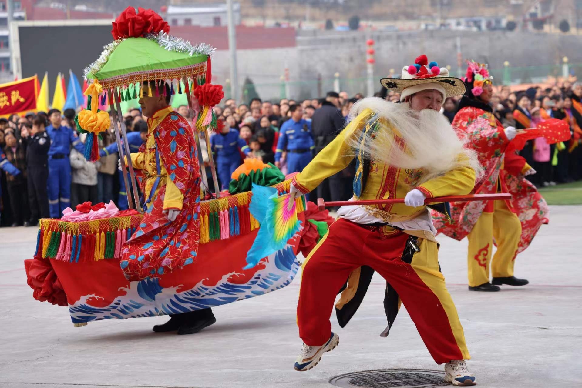 逛"盘子",转九曲,水船秧歌,柳林弹唱等非遗民俗活动,让人们感受到了