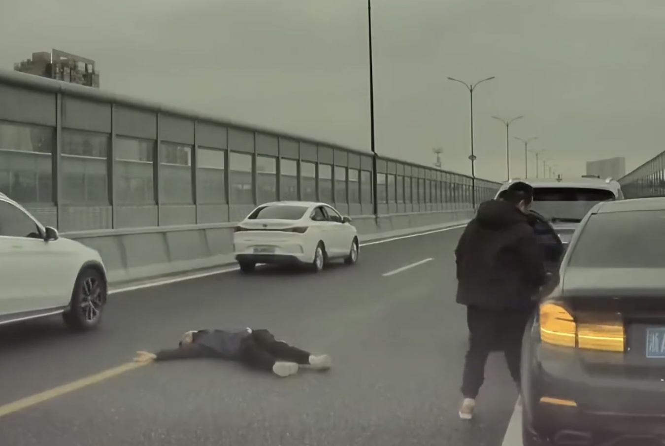 杭州宾利司机伤人事件：记者独家采访