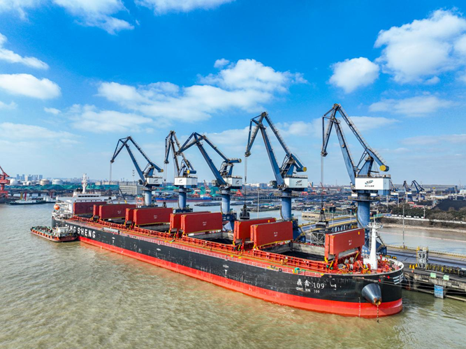 江苏靖江港口货物吞吐量创历史新高