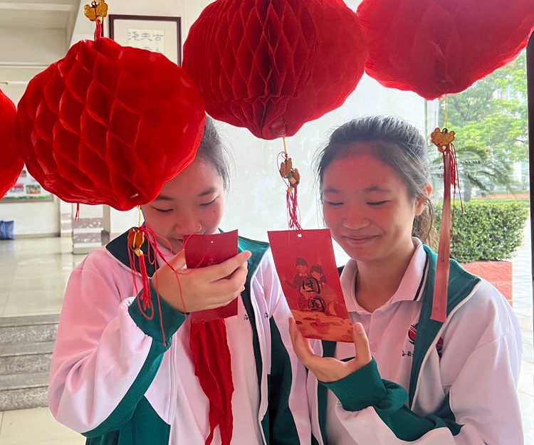 海南华侨中学初中部举行2024年春季学期开学典礼
