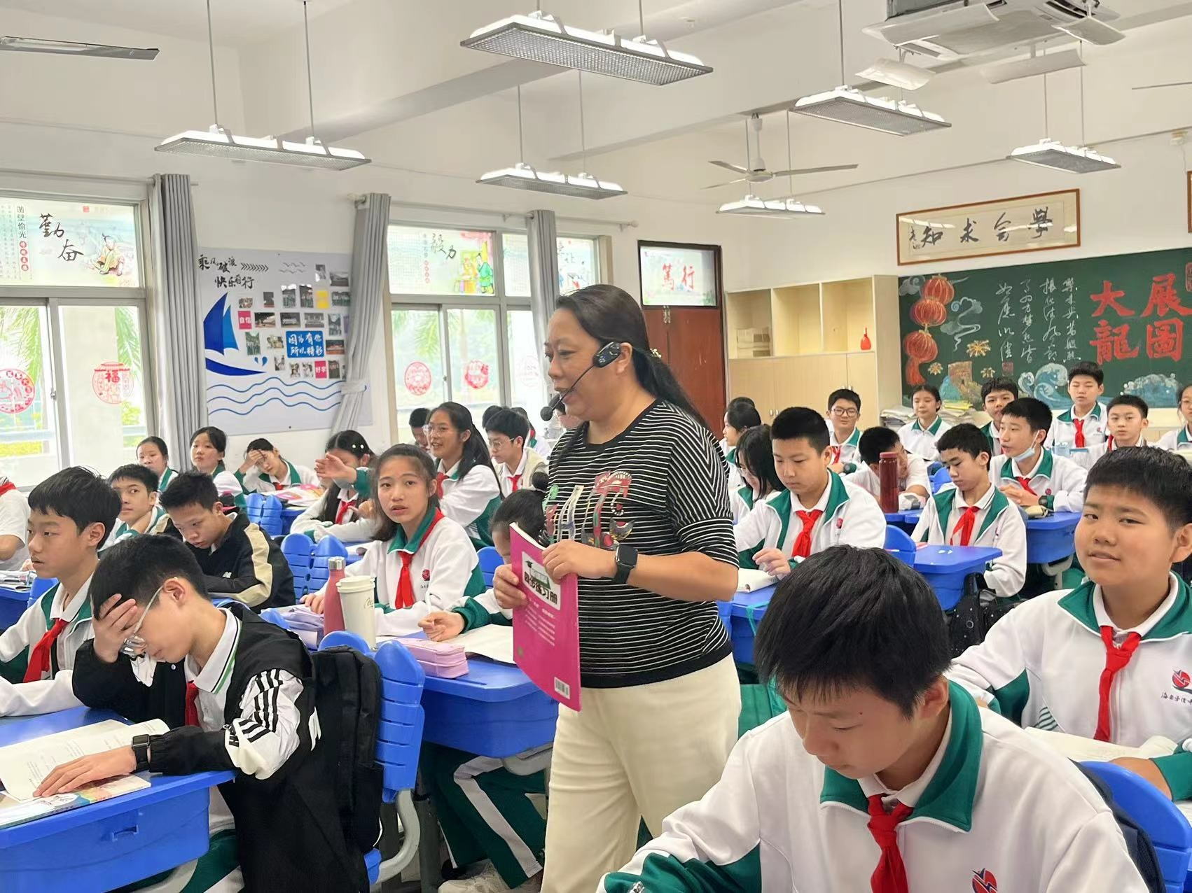 海南华侨中学初中部举行2024年春季学期开学典礼