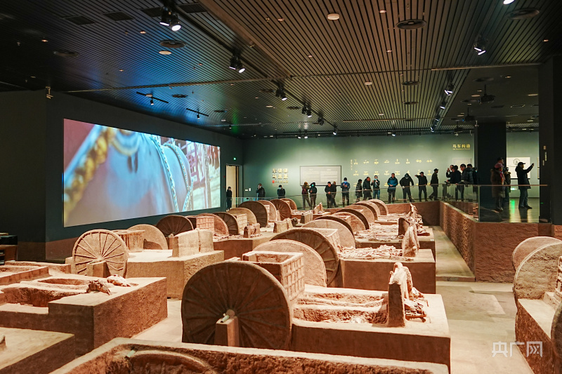 河南安阳殷墟博物馆新馆迎来首批游客