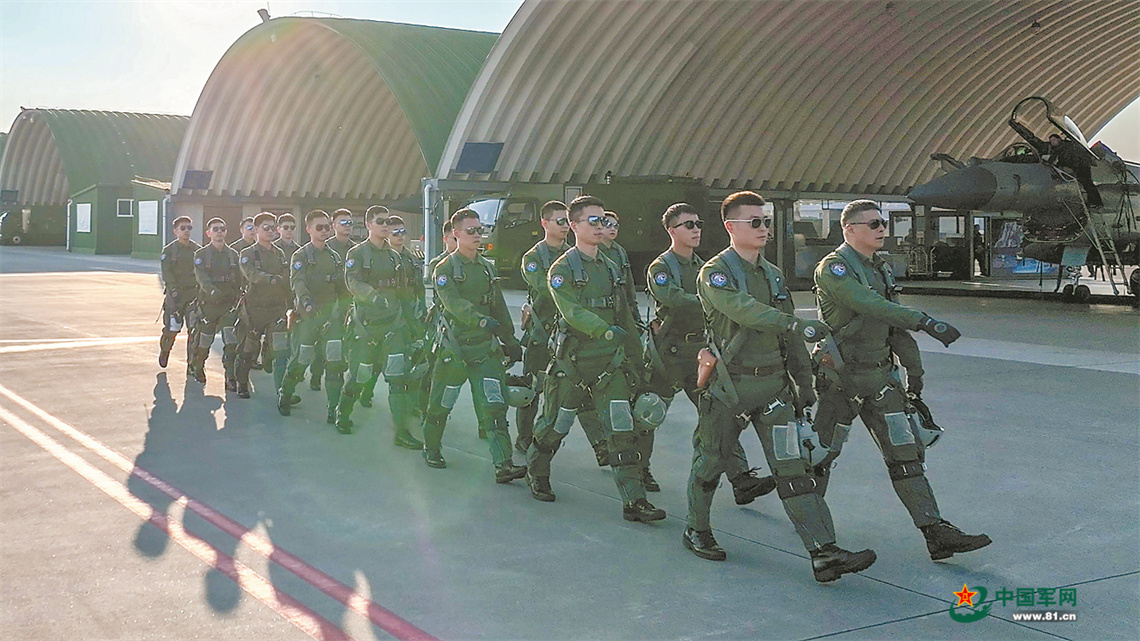银翼翻飞啸云端空军航空兵某旅空战对抗训练影像
