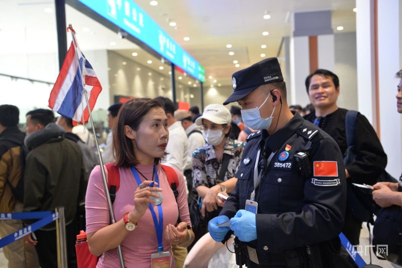 中泰免签首日，泰国旅客210人入境磨憨