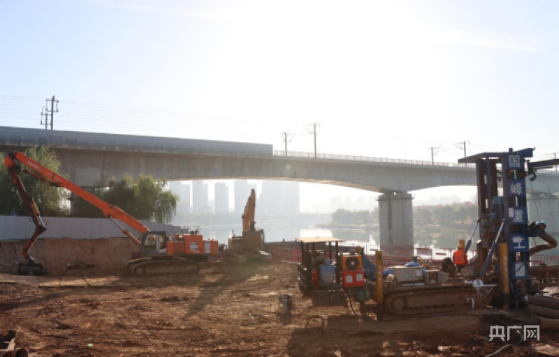 平漯周高铁源汇区段项目建设高质量推进