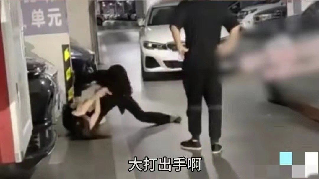 东莞两女子停车场打架 劝架男子被网暴