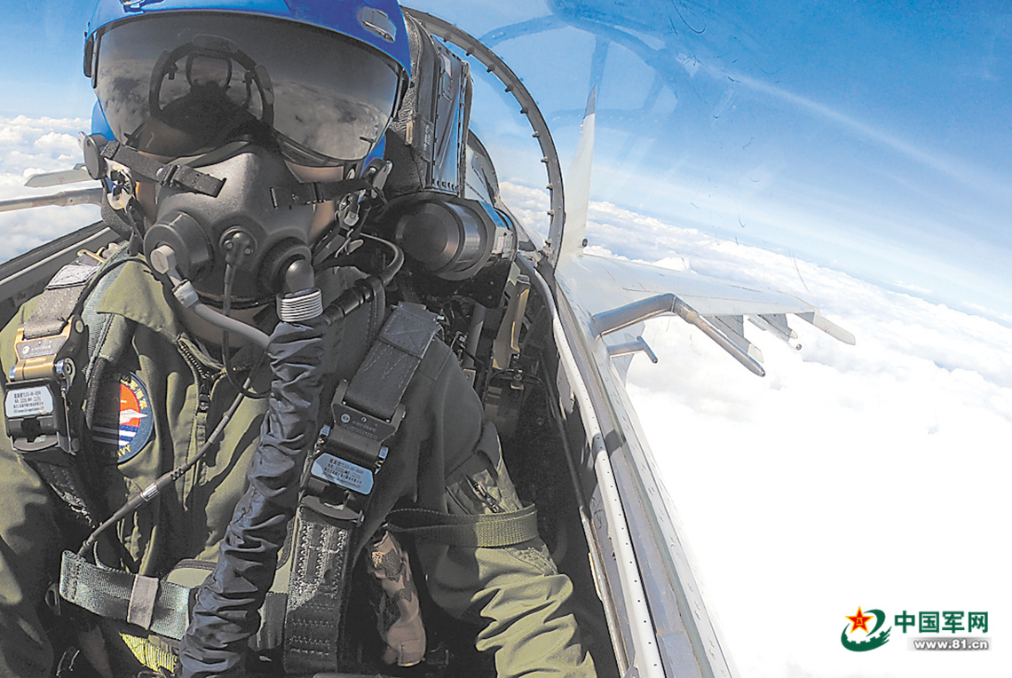 砺剑长空雷霆出击海军航空兵某旅空空导弹实射训练影像