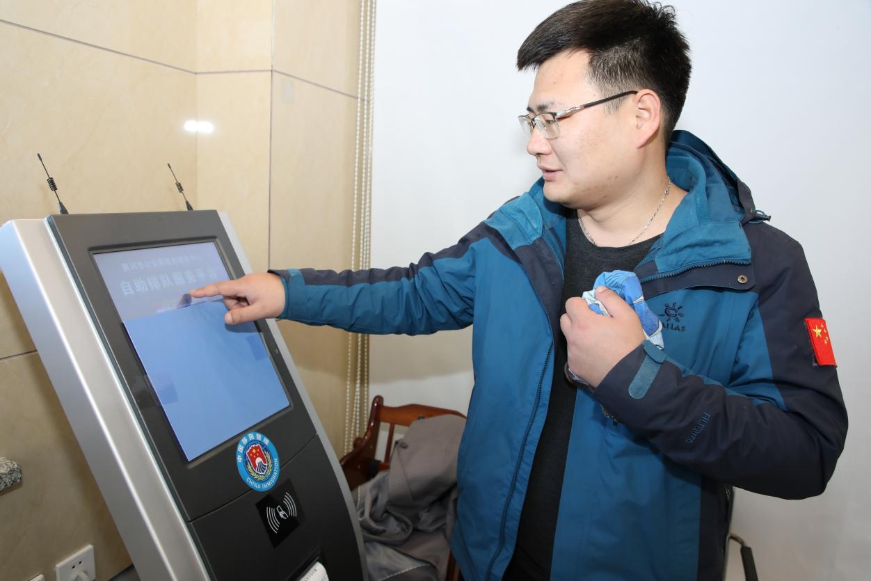 IM电竞黑河：率先恢复边境游异地业务(图2)