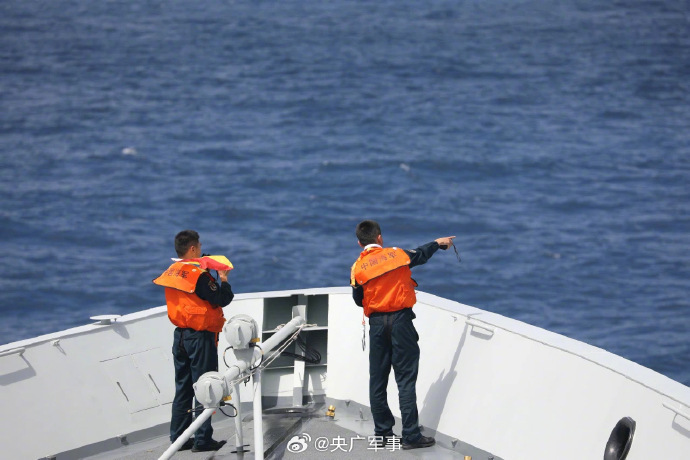 出击海军舰艇编队开展对岸应用射击训练