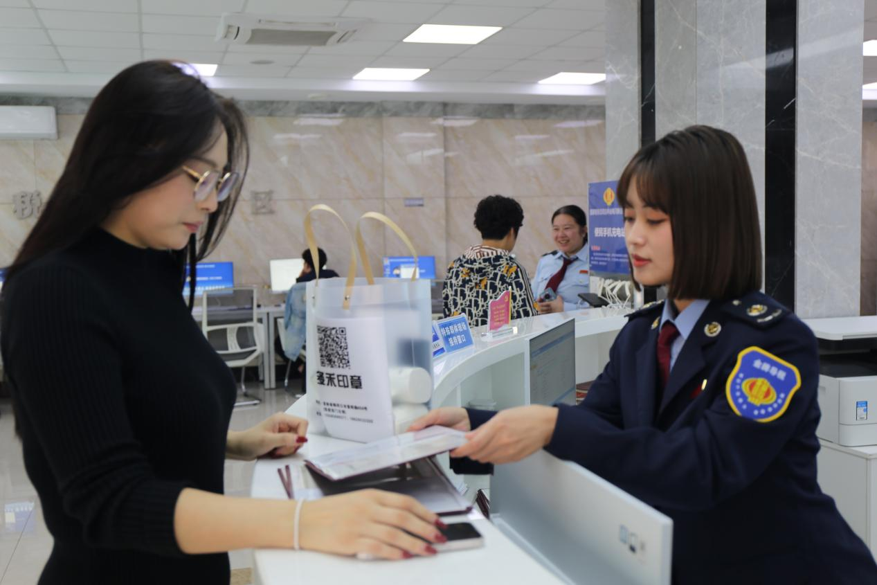 梅河税务:志愿服务点亮 "梅"好青春_央广网