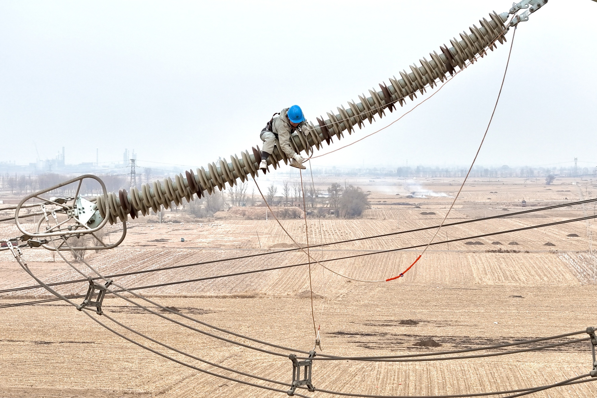 内蒙古超高压供电公司圆满完成500千伏力英二线首检工作