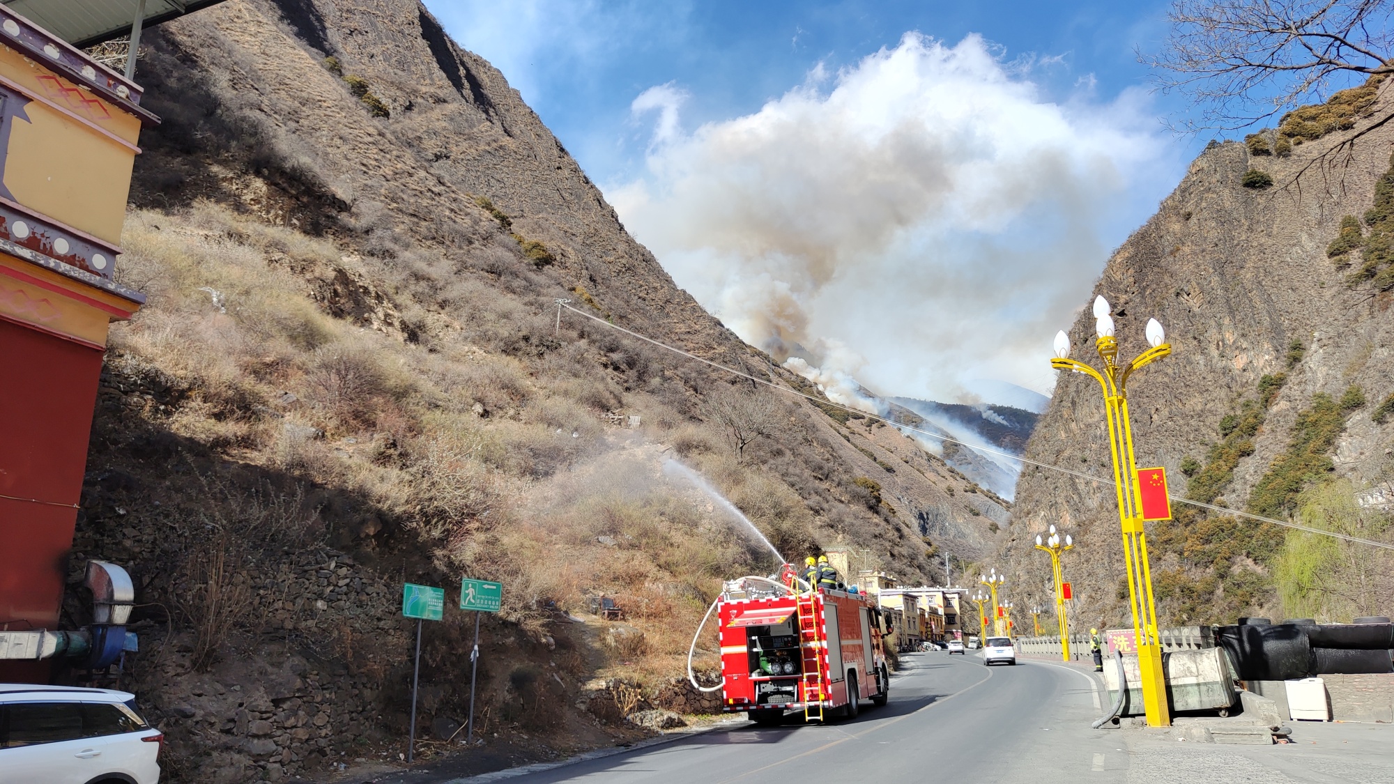 图集丨直击四川甘孜森林火灾救援现场