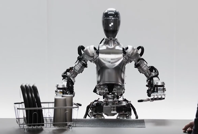世界首款人形机器人模型亮相，距离真正进入生活还有多久？