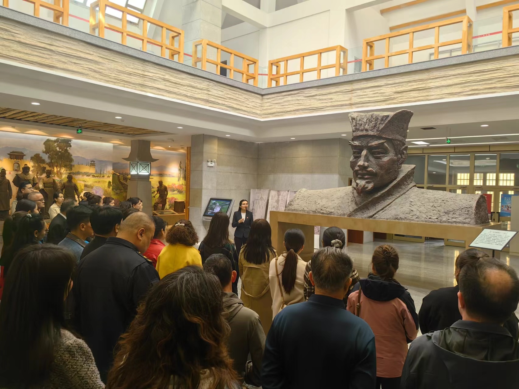 参观轮台县博物馆 (刘佳佳 摄)本次培训从多个角度,以独特的方式展现