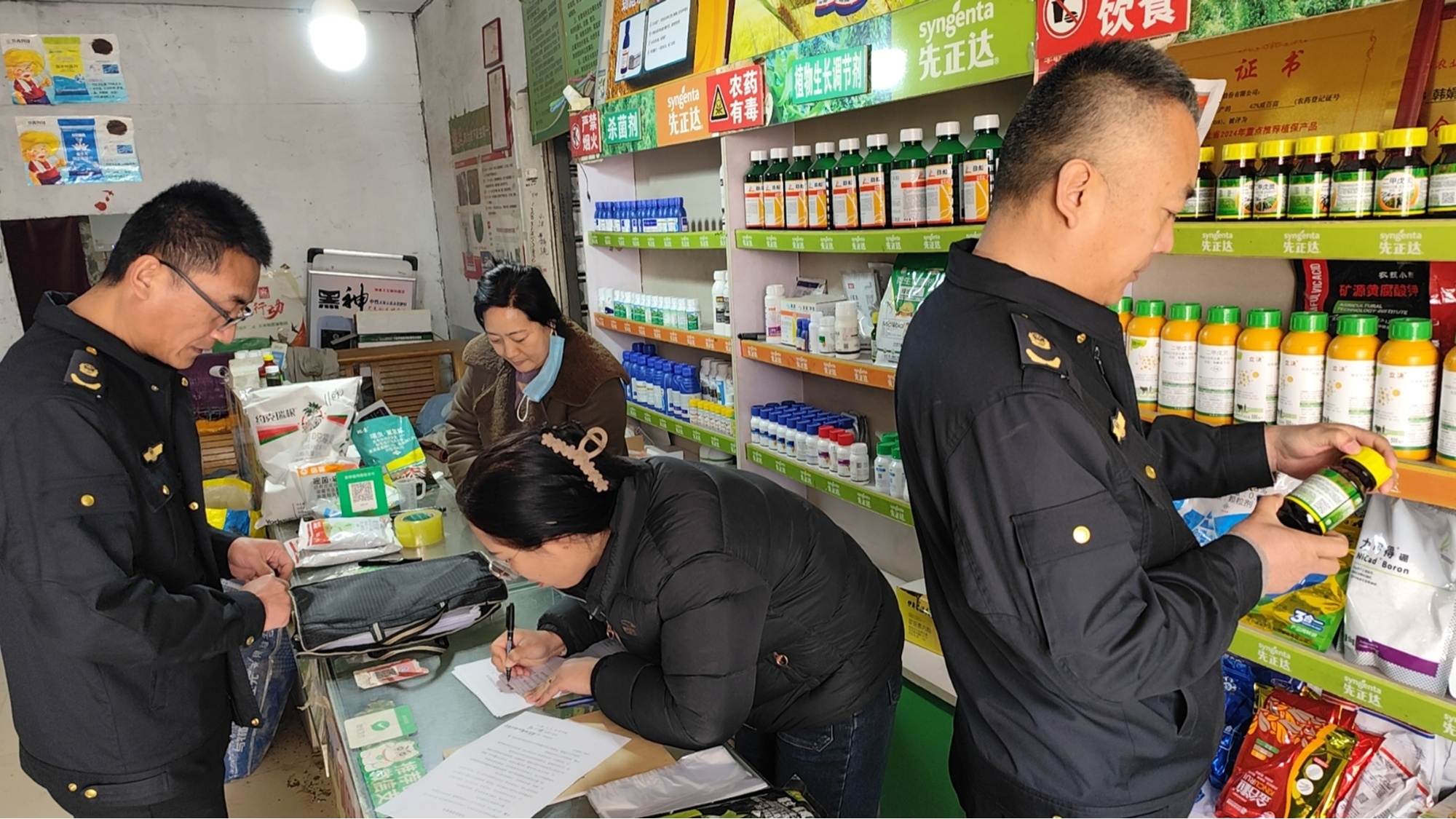 河北蠡县:农资监管忙 全力护春耕