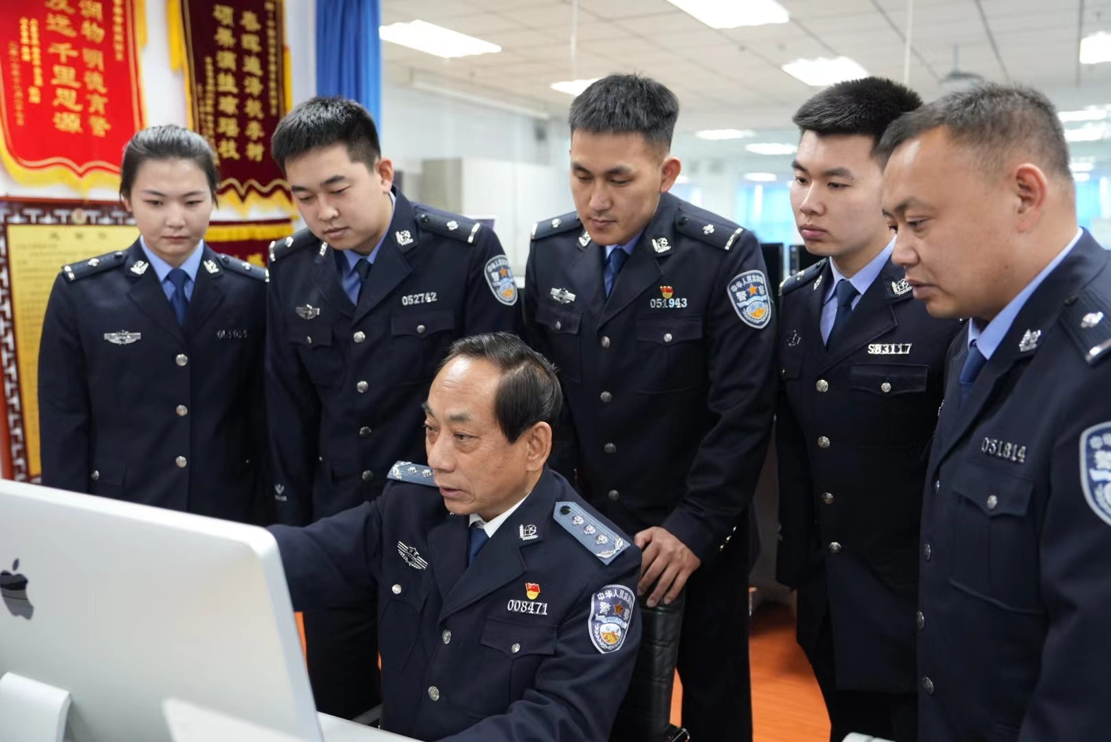 日前,科左中旗公安局率先组织50名青年业务骨干赴中国刑事警察学院