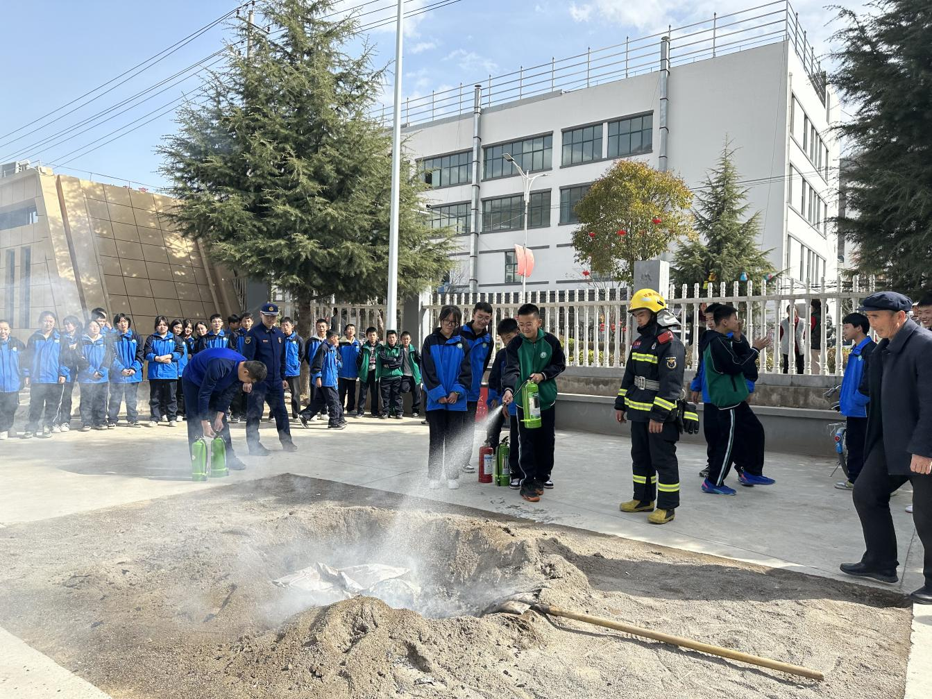 半岛bandao体育甘肃消防：合力守护校园消防安全(图3)